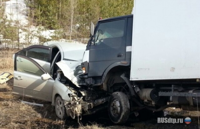 Водитель «Тойоты» погиб при столкновении с грузовиком на ЕКАД 