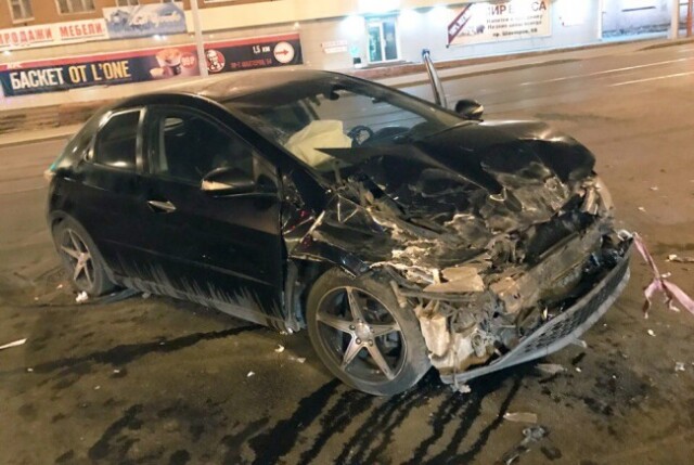 Ночное ДТП в Кемерове попало в объектив видеорегистратора 