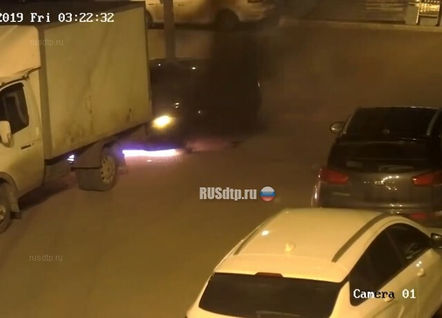 В Воронеже неизвестный мужчина поджег припаркованную «Приору»