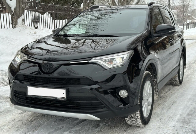 «Надёжен, как автомат Калашникова»: отзыв об автомобиле Toyota RAV4 