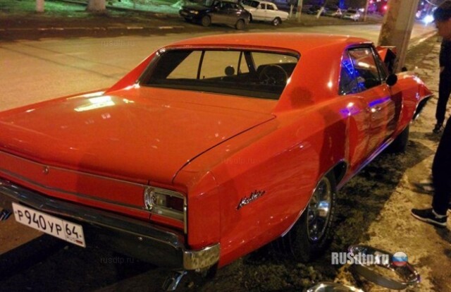 Chevrolet Malibu SS попал в аварию в центре Энгельса 