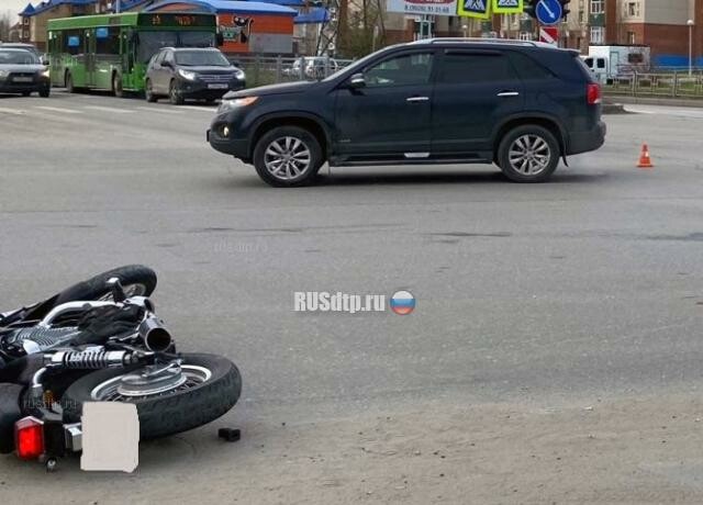 ДТП с участием двух авто и мотоцикла в Нижневартовске. ВИДЕО 