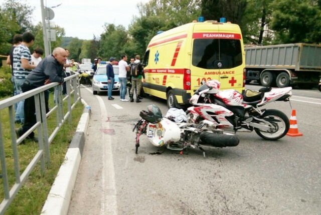 В Сочи в ДТП погиб мотоциклист. Видео с камеры наблюдения 
