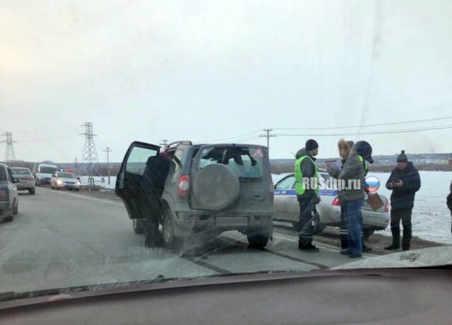 В ЯНАО отлетевший от грузовика кусок льда убил пассажирку «Нивы» 
