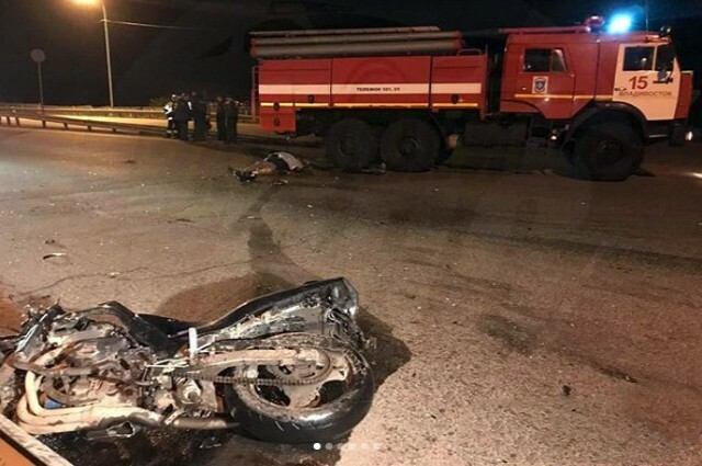 Во Владивостоке байкер врезался в пожарную машину на скорости 200 км/ч 