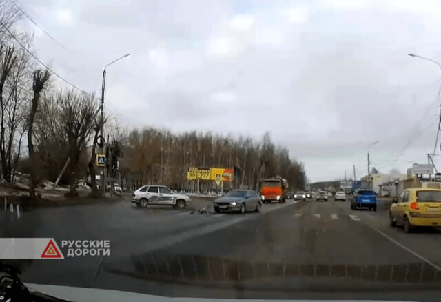 В Костроме водитель «Лады» неудачно повернул налево и попал в аварию