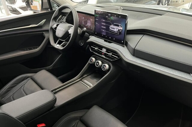 Skoda возвращает кнопки: «умные колёсики» как ответ на критику сенсорных экранов 