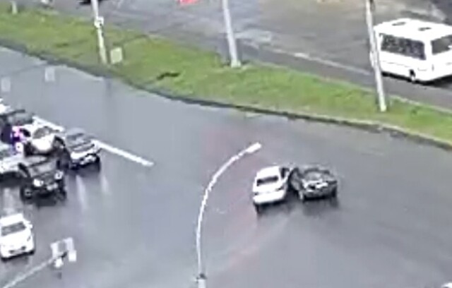 В Вологде водитель проехал на красный и попал в ДТП на перекрестке
