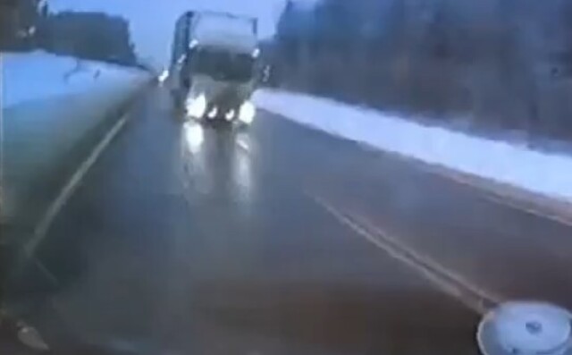ДТП в Костромской области: видеорегистратор запечатлел последние секунды жизни водителя