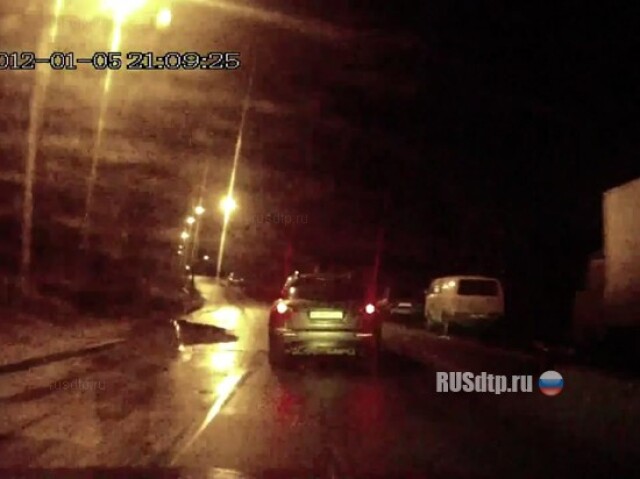 Инфинити и заправочный шланг 