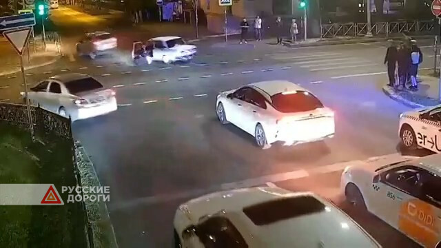 В Краснодаре водитель выпал на дорогу из «Жигулей»