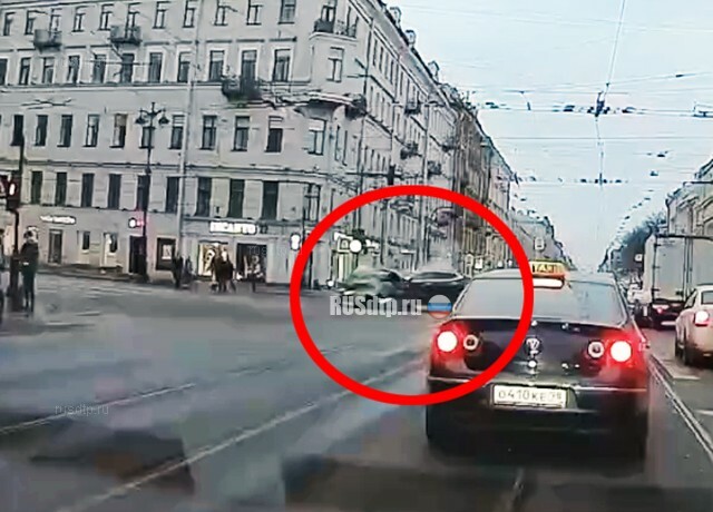 Смертельное ДТП произошло на Невском проспекте в Санкт-Петербурге 
