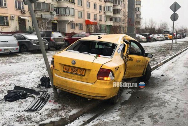 В Москве пьяный таксист убил в ДТП двух пассажиров 