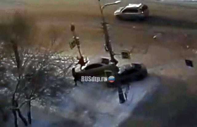 Автомобиль врезался в толпу пешеходов в результате ДТП в Красноярске
