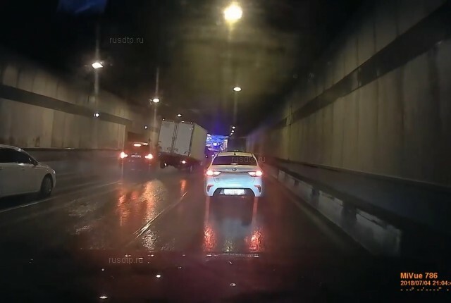 Авария с BMW в тоннеле