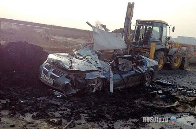 В Люберцах грузовик раздавил легковушку (фото, видео) 