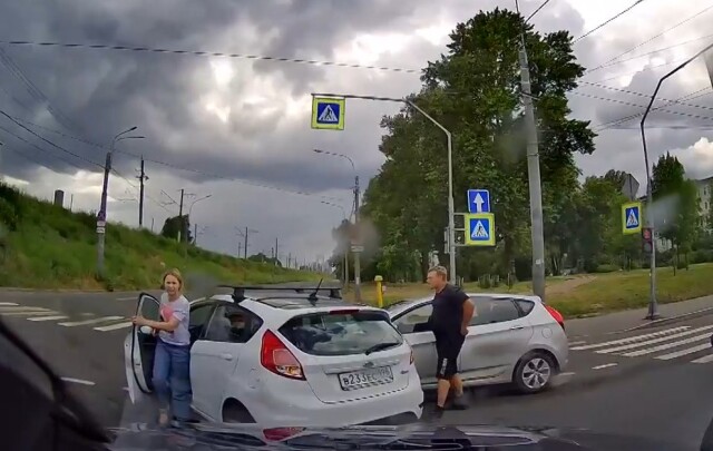 Авария в Петербурге: Девушка поворачивала налево и не пропустила встречный автомобиль