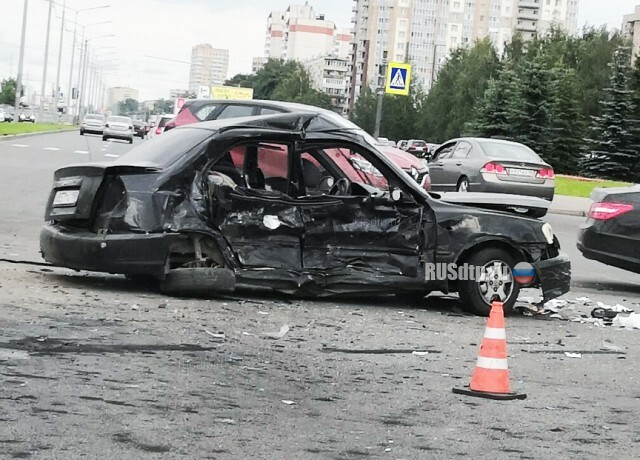 Видеорегистратор запечатлел момент смертельного ДТП на Светлановском проспекте 