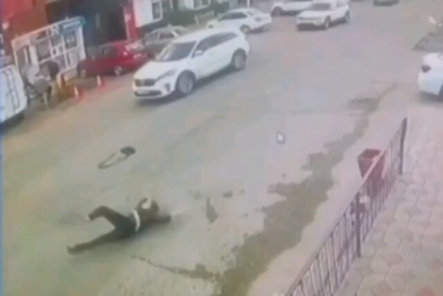 Легковой автомобиль и питбайк под управлением подростка столкнулись в Пятигорске