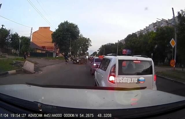 В Ульяновске «Ока» столкнулась с двумя мотоциклами