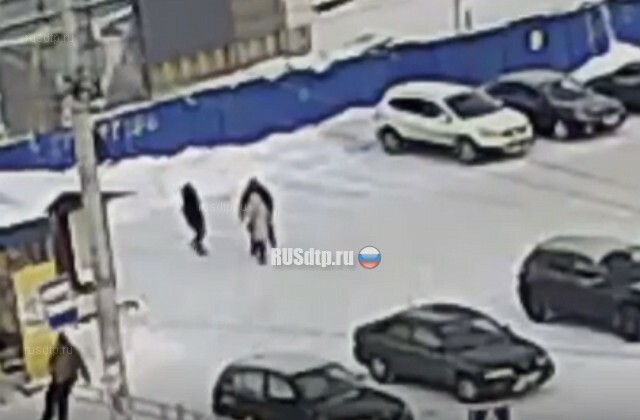 В Петрозаводске мужчина избил двух женщин 