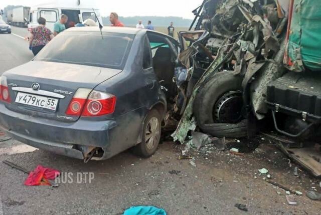 Трое погибли в массовом ДТП на трассе Тюмень — Омск 