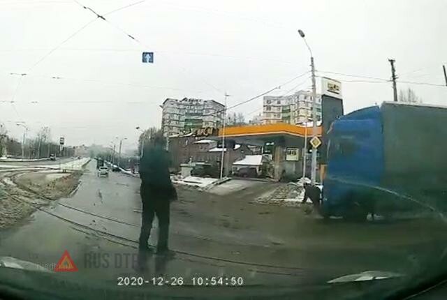 Грузовик сбил пешехода в Харькове