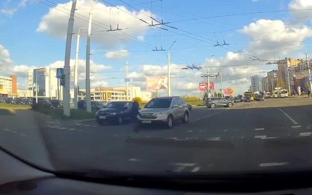 В Минске водитель «Хонды» проехал на красный и сбил женщину 
