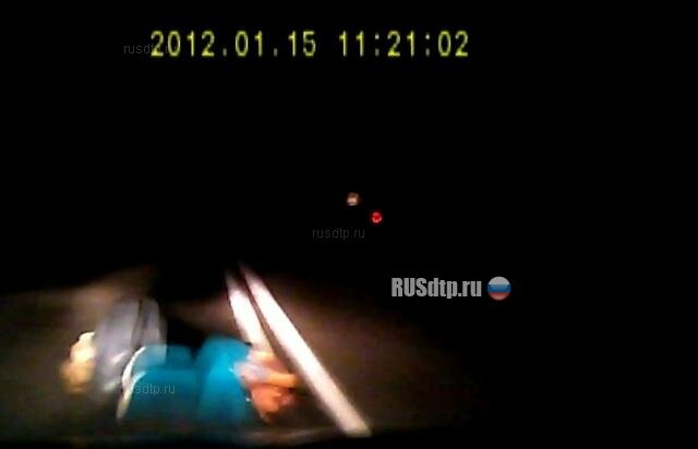 В Астраханской области автомобиль переехал лежавшую на дороге женщину
