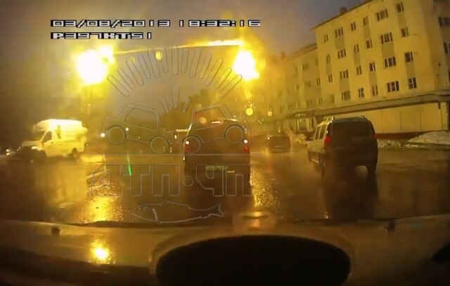 Яркая вспышка озарила одну из центральных улиц Мурманска 