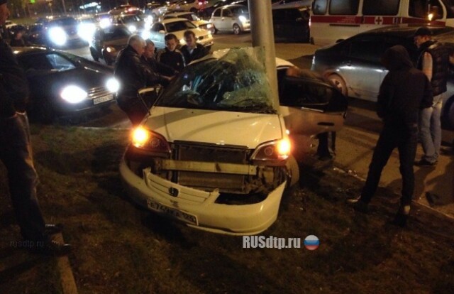 В Красноярске Хонда врезалась в столб 