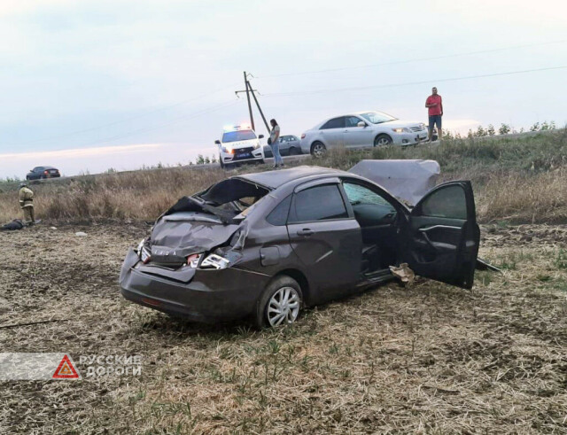 «Лада Веста» опрокинулась в кювет в Воронежской области 