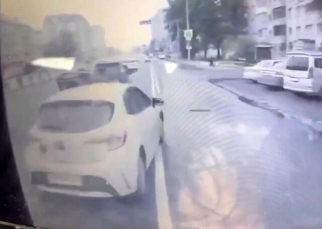«При перестроении не убедился в безопасности манёвра»: автобус врезался в столб в Красноярске
