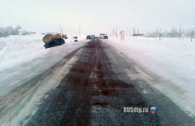 В Оренбуржье КАМАЗ раздавил стоящий на дороге ВАЗ-2107 