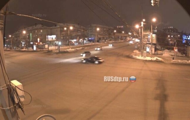 ДТП с участием «Rolls-Royce» в Челябинске зафиксировала камера наблюдения 