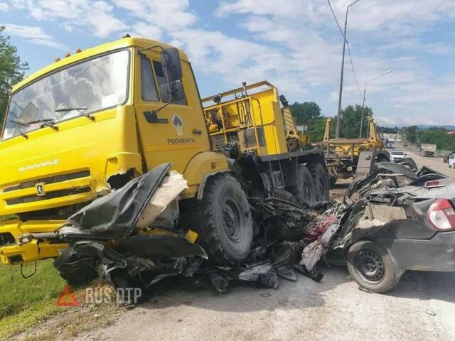 20-летний водитель погиб под встречным КАМАЗом на Кубани 