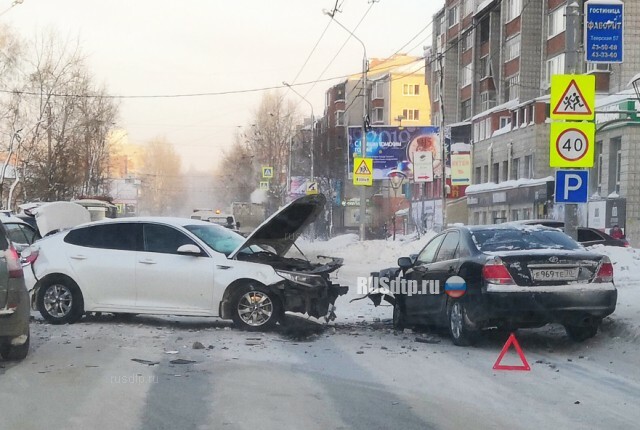 ДТП с маршруткой произошло в Томске. ВИДЕО 