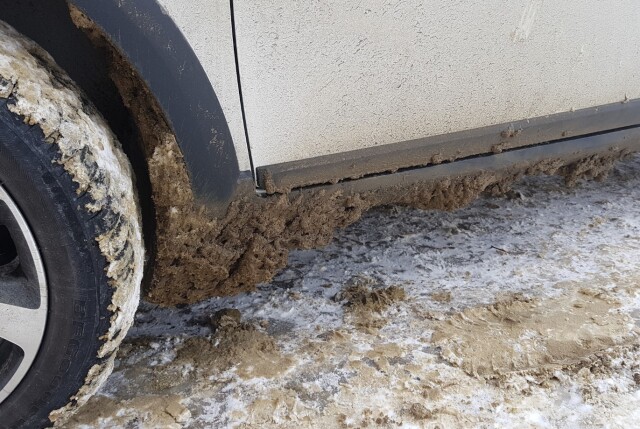 Как защитить кузов автомобиля от дорожных реагентов зимой 