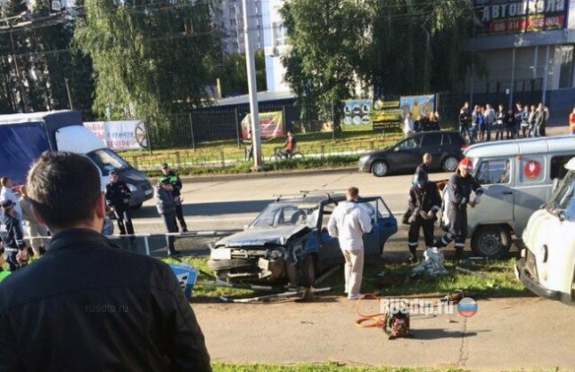 В Ижевске пьяного водителя проткнула труба 