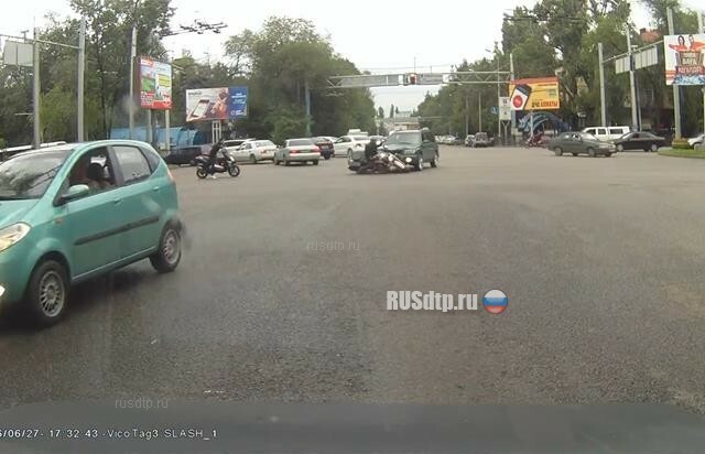 Субару сбил мотоциклиста в Алматы