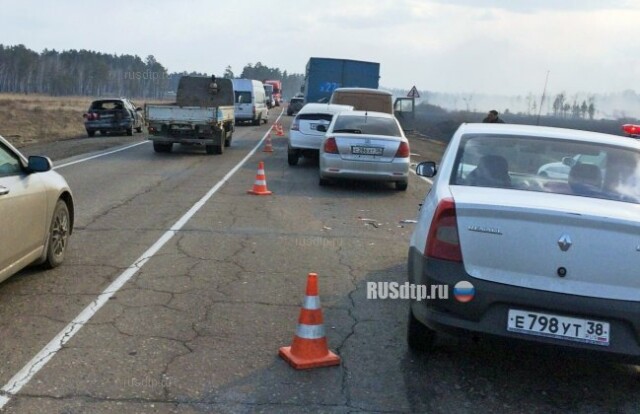 В Иркутской области из-за горящей травы столкнулись 12 автомобилей 