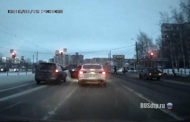В Челябинске водитель устроил разборки со стрельбой на дороге