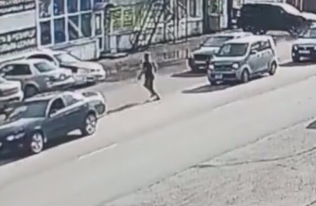 В Омске девушка сбила перебегавшего дорогу мужчину