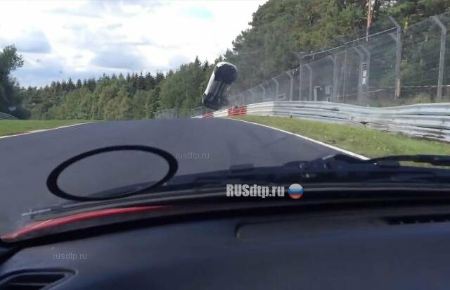 Жесткая авария с участием Renault Megane RS в Нюрбургринге 