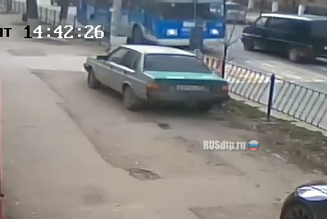 В Севастополе автобус сбил молодого человека
