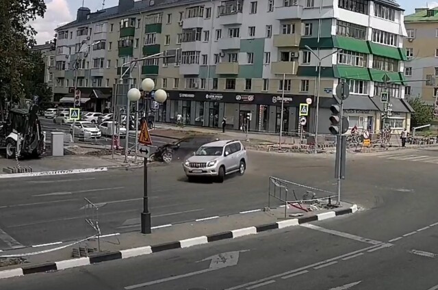 Toyota и BMW столкнулись на перекрестке в Белгороде