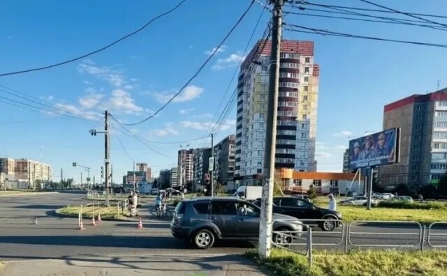 Ребенок на электросамокате попал под автомобиль в Магнитогорске 