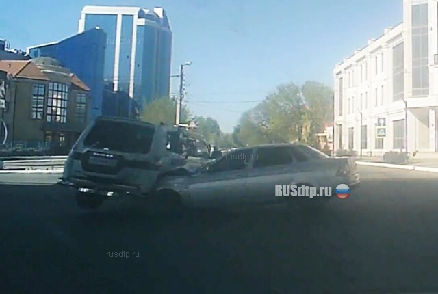 Авария на перекрестке в Астрахани