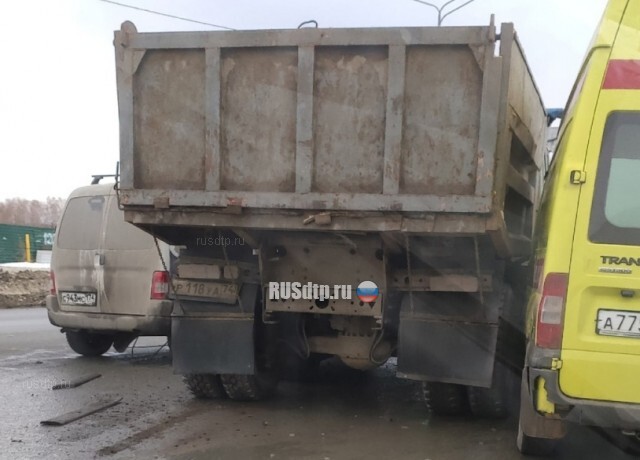Массовое ДТП с участием реанимобиля произошло в Челябинске. ВИДЕО 