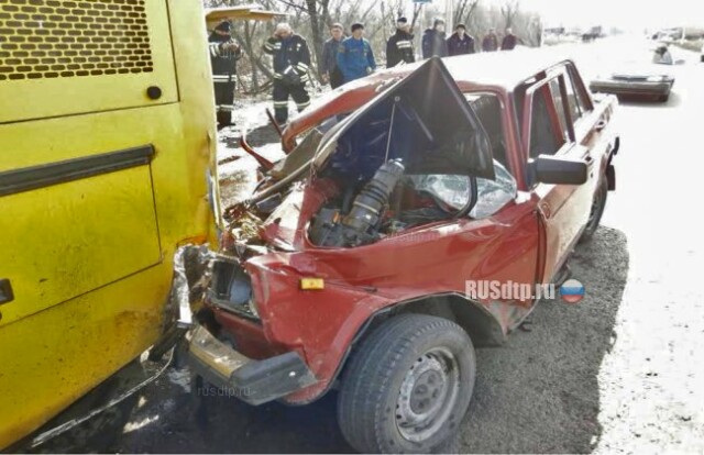 В Мариинске водитель «Жигулей» погиб, врезавшись в автобус 